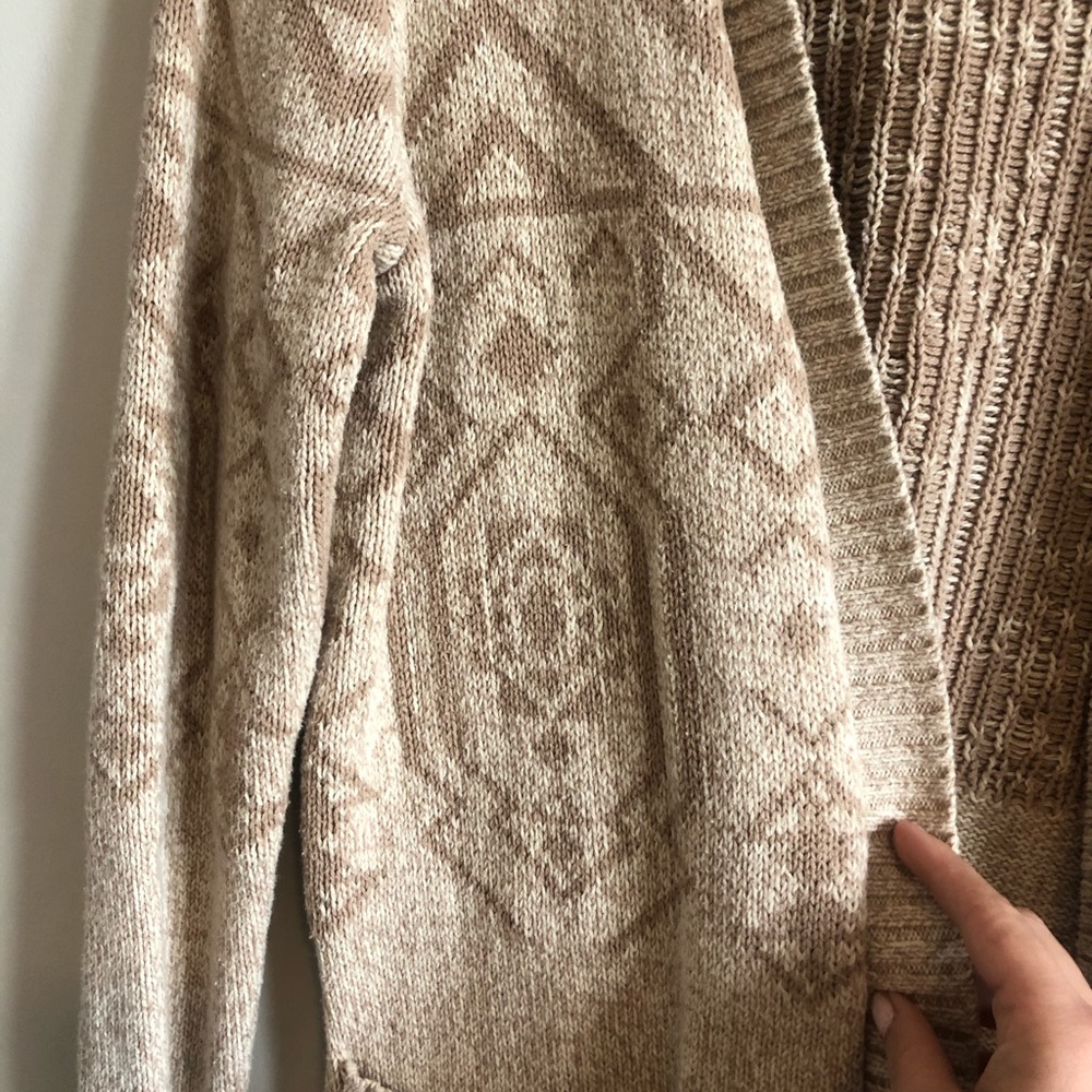 Beautiful Roxy Cardigan - Picture 2 of 3